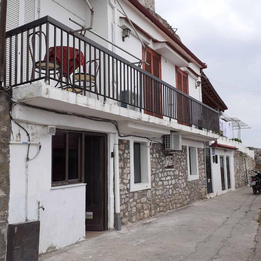 Stone Clock'S House Apartment Nafpaktos Bagian luar foto