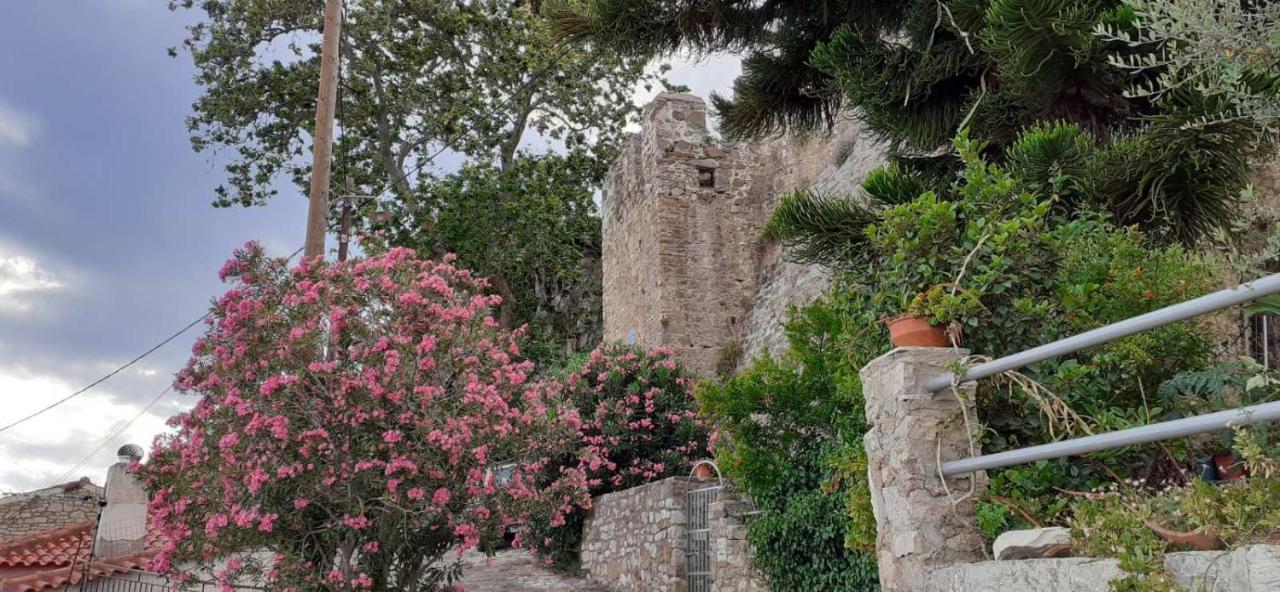 Stone Clock'S House Apartment Nafpaktos Bagian luar foto