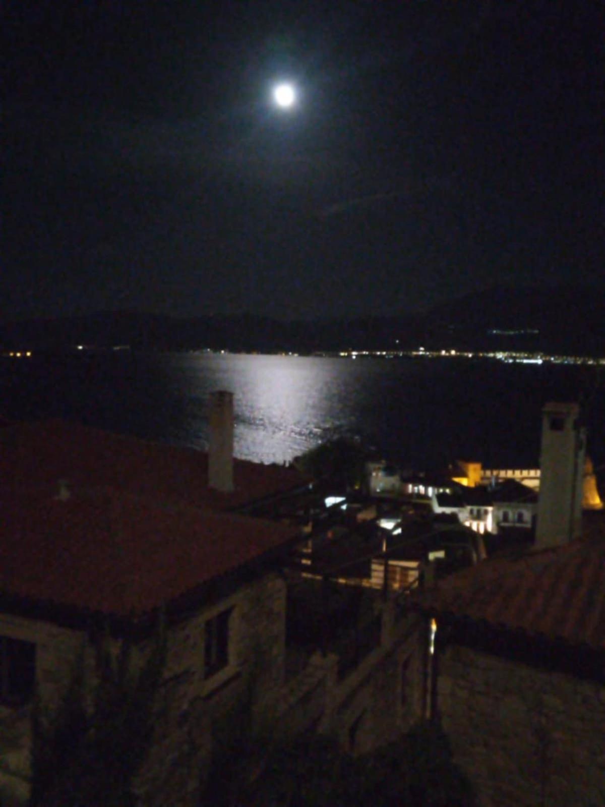 Stone Clock'S House Apartment Nafpaktos Bagian luar foto