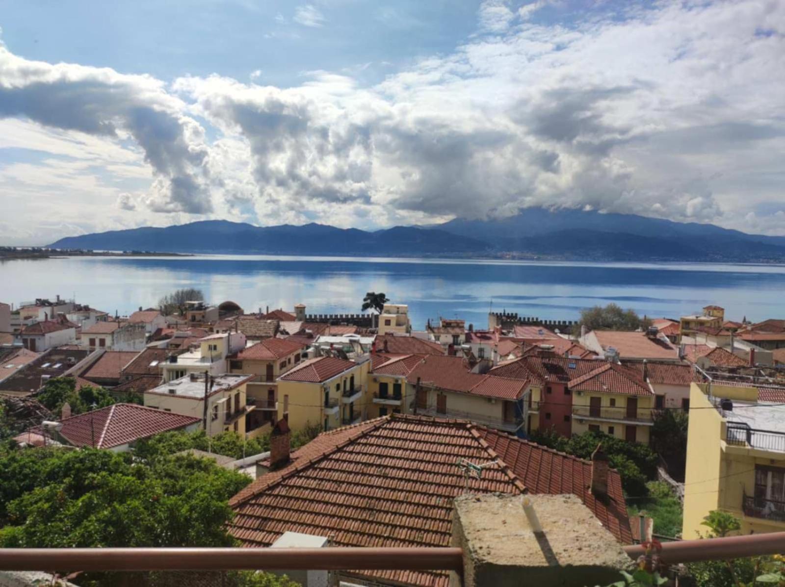 Stone Clock'S House Apartment Nafpaktos Bagian luar foto