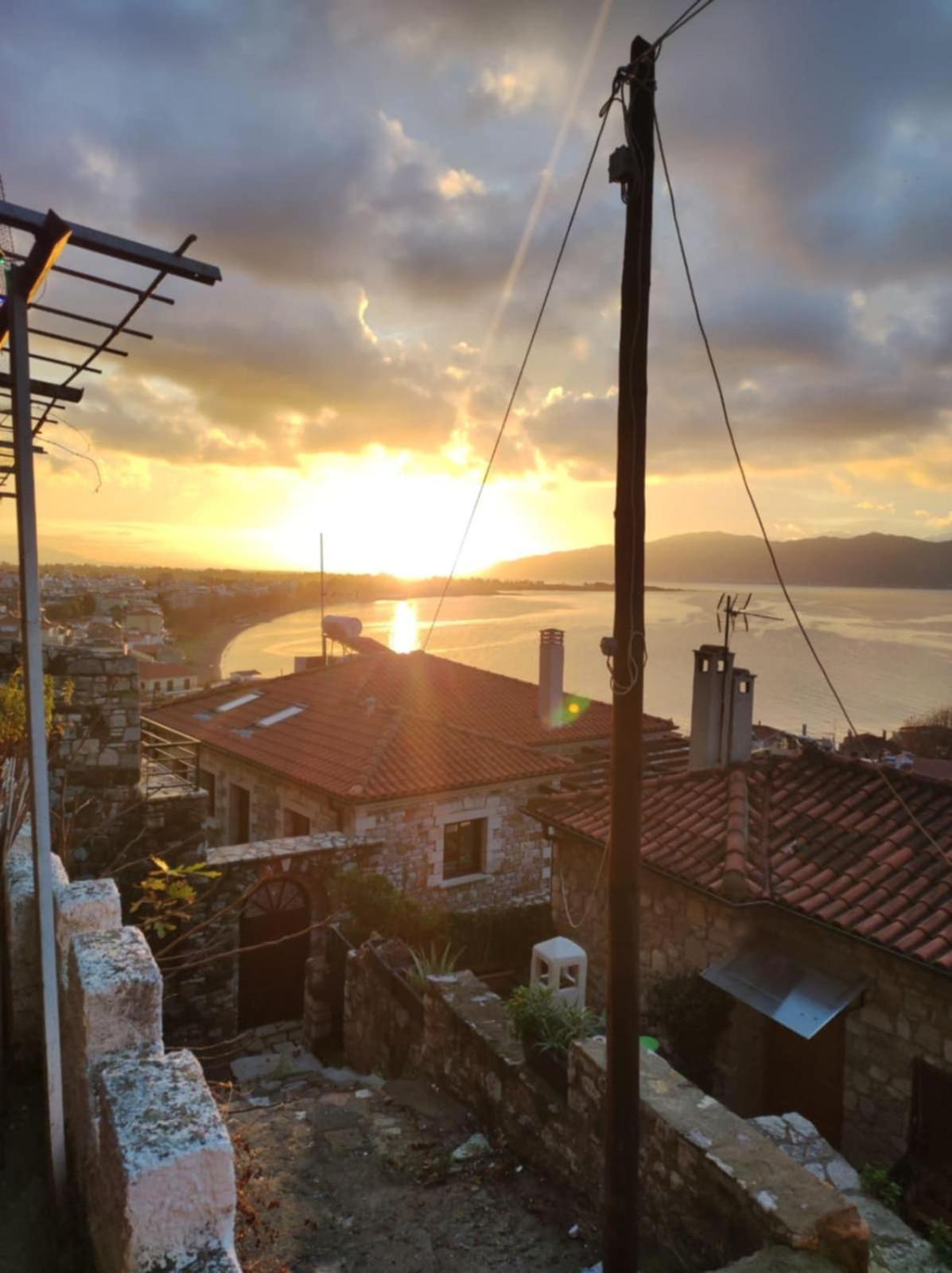Stone Clock'S House Apartment Nafpaktos Bagian luar foto